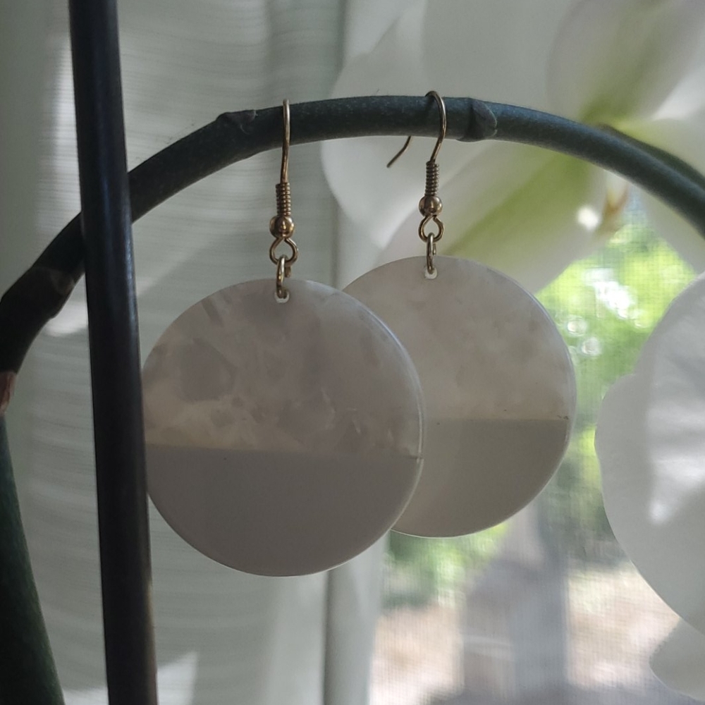 MIX AND MATCH! White and pearl earings